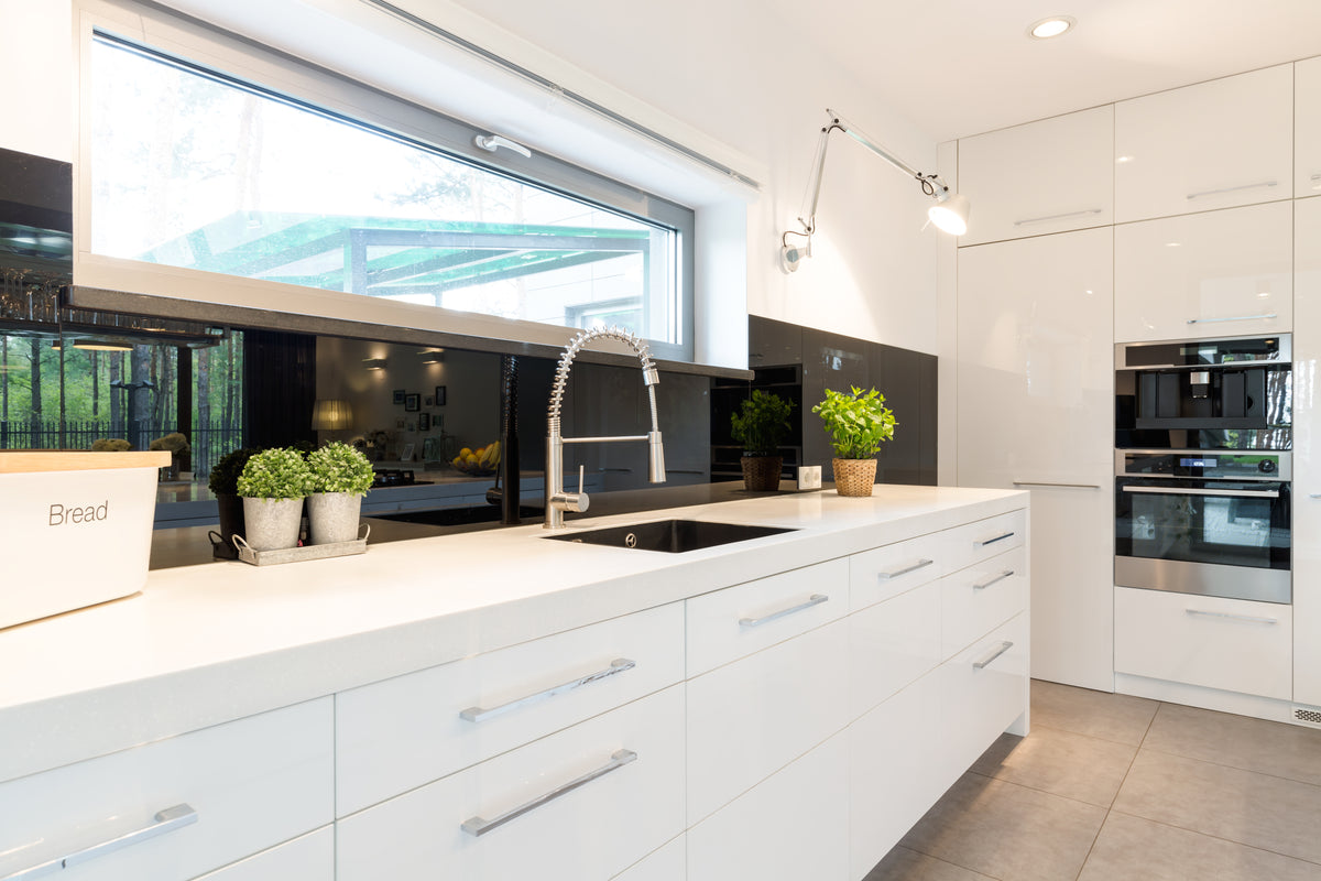 Colored Glass Kitchen Splashbacks | Custom Colours | Deglasint.